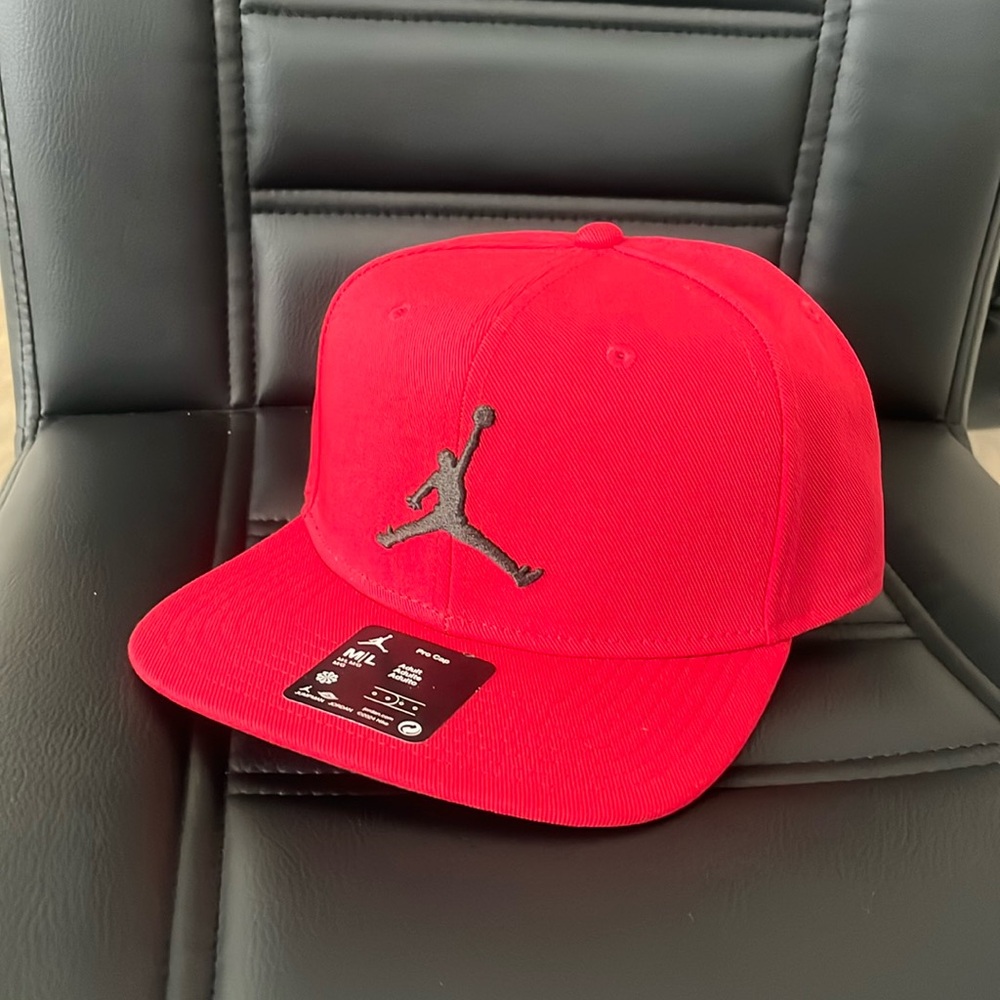 Red SnapBack Jordan Hat (M/L)